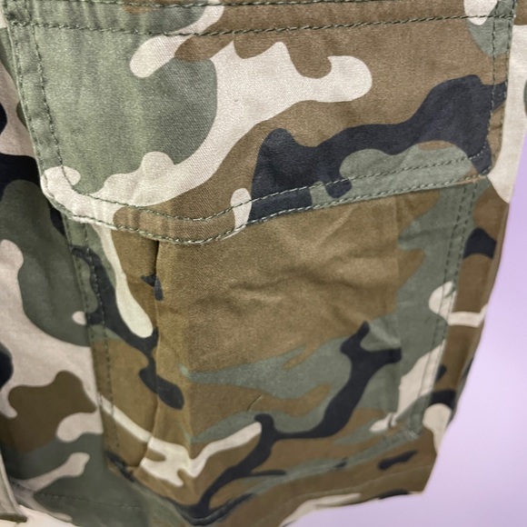 Women Camo Military Utility Jacket - Picture 12 of 13